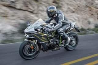 Fastest production motorcycles by acceleration in quarter mile race