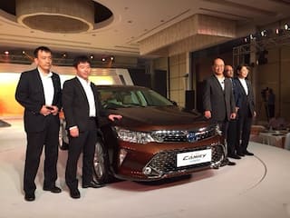 Toyota Camry Facelift 2015 Launched: Price in India starts at INR 28.80 lakh
