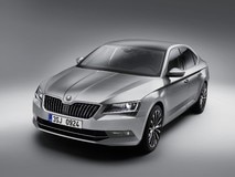 Skoda Superb 2016 spied testing in India: Launch likely at 2016 Delhi Motor Show