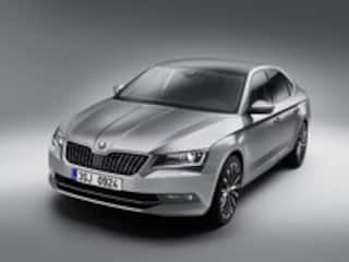 Skoda Superb 2016 spied testing in India: Launch likely at 2016 Delhi Motor Show