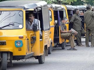 Auto drivers lay near siege of RTO alleging harassment from police