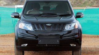 2015 Mahindra XUV500 facelift launching today