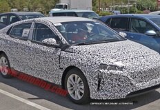 Hyundai working on Toyota Prius rival: spied testing