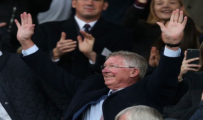 Former Head Coach Alex Ferguson Returns To Manchester United For The First Time Since Brain Operation Receives Emotional Welcome Watch India Com