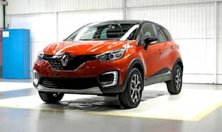 New Renault Kaptur (Captur) interior details revealed in new spy shots; to get touchscreen infotainment system & digital instrument cluster