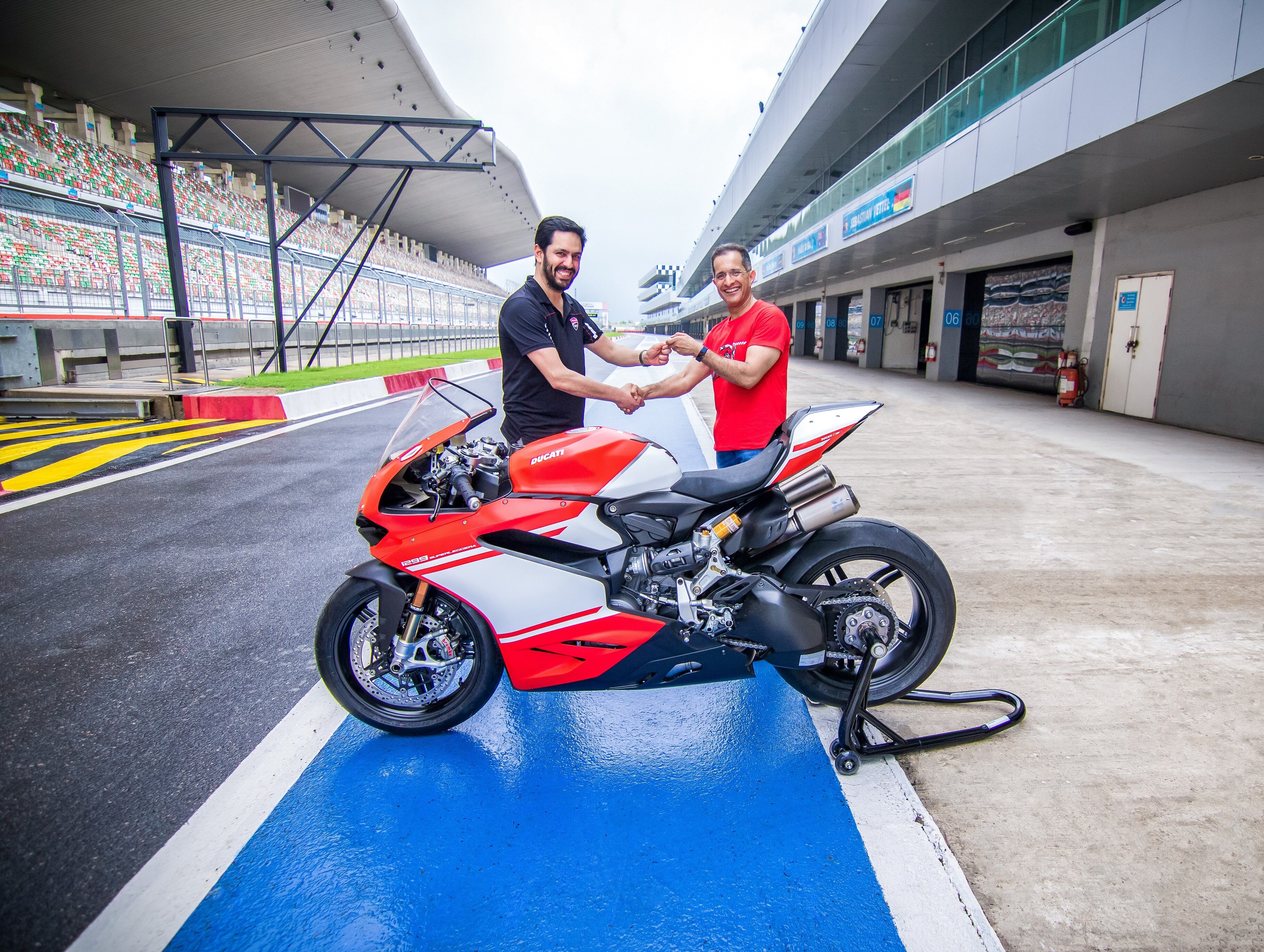 India S Only Ducati 1299 Superleggera Sold Out Priced At Inr 1 12 Crore India Com
