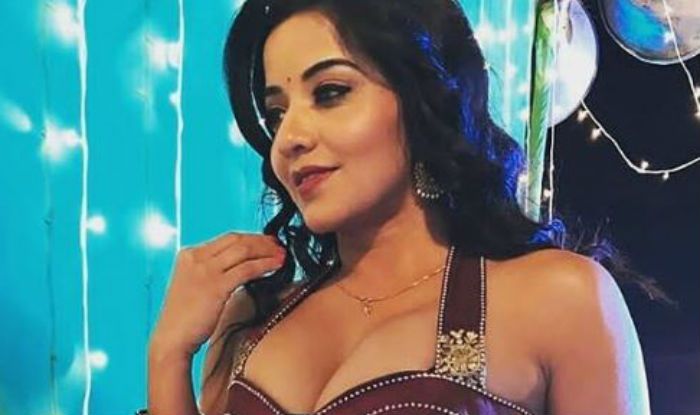 Bhojpuri Hottest Bomb And Nazar Fame Monalisa Looks Uber Hot In Sleeveless Ghagra In This Throwback Bhojpuri Hottest Bomb And Nazar Fame Monalisa Looks Uber Hot In Sleeveless Ghagra In This Throwback