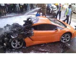 This is what happened to an INR 2.5 Crore Lamborghini Gallardo on Delhi Road
