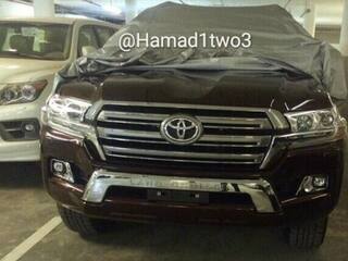 2016 Toyota Land Cruiser Spotted Undisguised: Get latest images and specifications