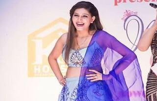 सपना चौधरी ने किया रैंपवॉक, लग गई स्टेज पर आग, फोटोज देख फैन हो जाएंगे आप...