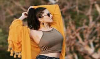MTV Splitsvilla में यंग लड़कियों को मात दे रहीं सनी लियोनी, देखें स्टाइलिश लुक...