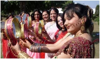 करवाचौथ पर शिक्षिकाओं का अनोखा विरोध-प्रदर्शन, मेहंदी से हाथ पर लिखा ‘पंजाब सरकार मुर्दाबाद’