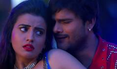 Khesari Lal Yadav And Akshara Singh's Song Dhoka Deti Hai Becomes a Rage on Internet - Watch