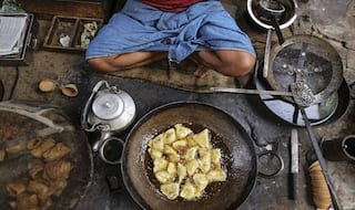 BMC to Ban Vada Pav, Other Street Food Stalls Outside Hospitals in Mumbai