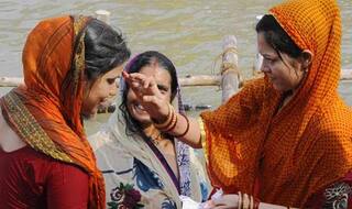 Chhath 2020 Sindoor: छठ की पूजा के दौरान इसलिए महिलाएं लगाती हैं लंबा सिंदूर, जानें क्या है वजह