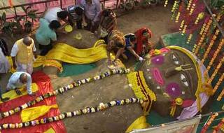 Goverdhan Puja 2018: जानिये कब है गोवर्धन पूजन, क्या है महत्व