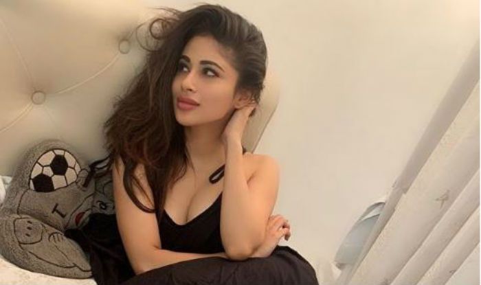 Naagin And Gold Actress Mouni Roy Raises The Temperature In Hot Naagin And Gold Actress Mouni Roy Raises The Temperature In Hot Black Dress While Posing Bedroom Check Pic