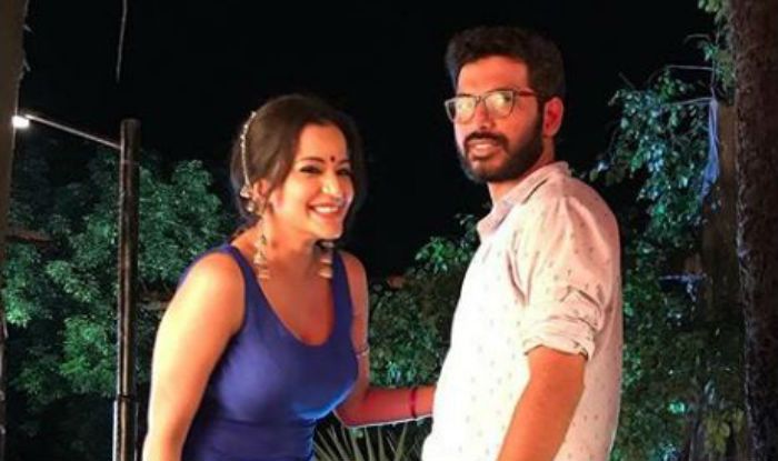 Bhojpuri Hotness And Nazar Fame Monalisa Looks Sexy in Blue Ethnic Wear as She Wishes Happy Birthday to DOP of Nazar Atif Khan – See Pictures Bhojpuri Hotness And Nazar Fame Monalisa Looks Sexy in Blue Ethnic Wear as She Wishes Happy Birthday to DOP of Nazar Atif Khan – See Pictures