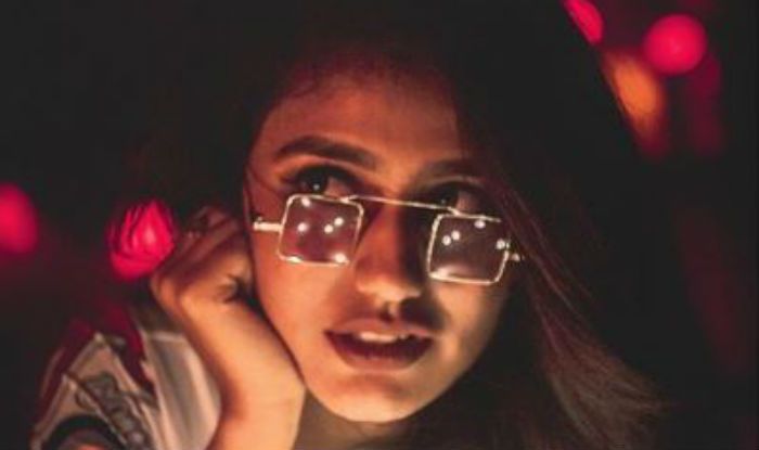 Oru Adaar Love Fame Priya Prakash Varrier Looks Smoking Hot as She Strikes a Pose in White Shirt And Funky Aviators – See Pics Oru Adaar Love Fame Priya Prakash Varrier Looks Smoking Hot as She Strikes a Pose in White Shirt And Funky Aviators – See Pics