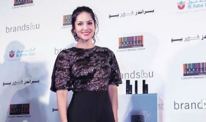 Sani Levan Xxx Photo - Sunny Leone Looks Her Sexiest Best in Hot Pink Dress And Bold Lips as She  Launches Her Cosmetics Store in Dubai â€“ See Pictures | India.com