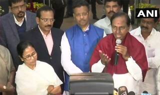 For Non-Congress, Non-BJP Third Front, KCR Reaches Out to Mamata Banerjee