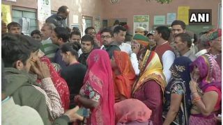 राजस्थान में कई जगहों पर EVM खराब, वोटिंग के लिए घंटों लाइन में लगे रहे केंद्रीय मंत्री