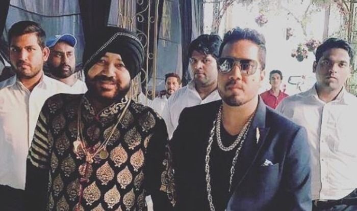 Mika Singh Karachi| Mika Singh performs at Karachi wedding amid Indo-Pak  tensions: Pakistani politician asks 'who gave him visa' | India News