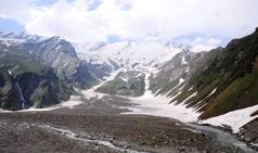 Why You Must Consider Going for a Beas Kund Trek in Winter