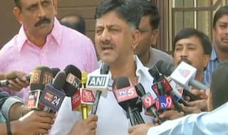 Karnataka Crisis: Congress MLA 'Gifts' Mercedes-Benz to Siddaramaiah; Shivakumar Says 'Nothing on Record'