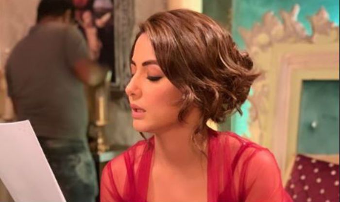 Bigg Boss Fame Hina Khan Looks Hot AF in Sexy Red Nightgown as She Rehearses Her Lines On the Sets of The Show Bigg Boss Fame Hina Khan Looks Hot AF in Sexy Red Nightgown as She Rehearses Her Lines On the Sets of The Show