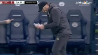 Premier League 2018-19 Manchester City vs Liverpool: Jurgen Klopp's Strange Celebration After Firmino Equaliser Has Gone Viral