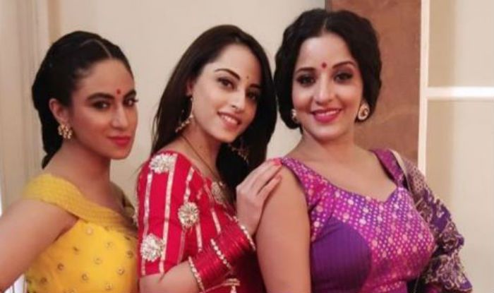 Bhojpuri Hot Bomb And Nazar Fame Monalisa Looks Super Hot as She Strikes a Pose With Her co-star Niyati Fatnani And Priya Malik in Latest Picture Bhojpuri Hot Bomb And Nazar Fame Monalisa Looks Super Hot as She Strikes a Pose With Her co-star Niyati Fatnani And Priya Malik in Latest Picture
