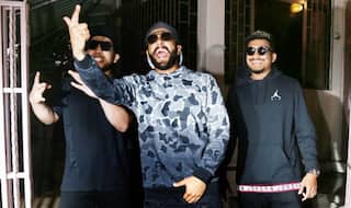 Gully Boy: Ranveer Singh Looks Ready to Rap as he Poses With Naezy And Divine