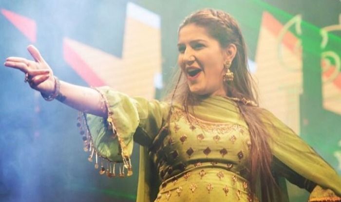 Sapna Choudhary’s Song Teri Aakhya Ka Yo Kajal Leads Man to Break Bottle on Waiter’s Head; Find Out Why Sapna Choudhary’s Song Teri Aakhya Ka Yo Kajal Leads Man to Break Bottle on Waiter’s Head; Find Out Why