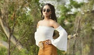 Sunny Leone Looks Jaw-dropping Gorgeous as She Strikes a Pose on The Sets of Splitsvilla 11