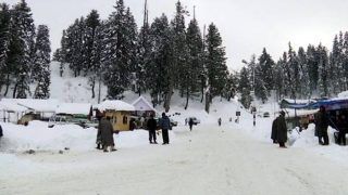 Weather Latest Updates 11 January 2021: पहाड़ों में भारी बर्फबारी से कांप रहा उत्तर भारत, दक्षिण में बारिश की चेतावनी