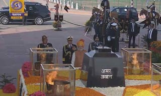 गणतंत्र दिवस: राजपथ पर दी गई 21 तोपों की सलामी, पीएम ने दी शहीदों को श्रद्धांजलि