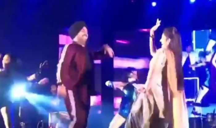 Haryanvi Hot Bomb Sapna Choudhary Flaunts Her Sexy Thumkas With Punjabi Singer Deep Money on Teri Aakhya Ka Yo Kajal – Watch Haryanvi Hot Bomb Sapna Choudhary Flaunts Her Sexy Thumkas With Punjabi Singer Deep Money on Teri Aakhya Ka Yo Kajal – Watch