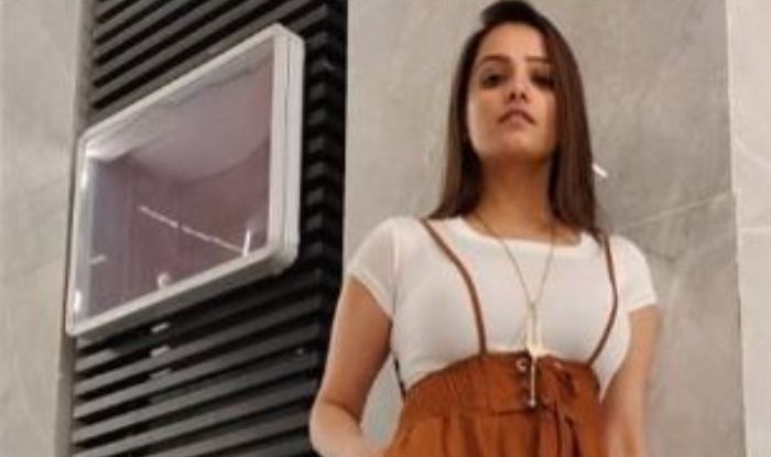 Naagin 3 Fame Anita Hassanandani Looks Uber Hot in New Pair of Dungarees And we Can’t Stop Gushing, See Pic Naagin 3 Fame Anita Hassanandani Looks Uber Hot in New Pair of Dungarees And we Can’t Stop Gushing, See Pic