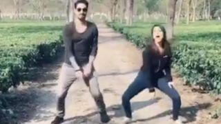 Video: सनी लियोनी-डेनियल वेबर ने किया सिंबा के गाने 'आंख मारे' पर डांस, फिर एक्ट्रेस को उठा ले भागे