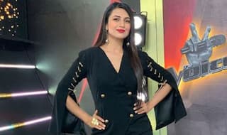Divyanka Tripathi's Drool-worthy Picture in Short Black Dress is Taking Internet by Storm
