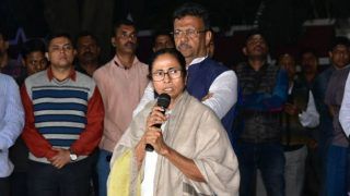 CBI-Kolkata Police Standoff: Mamata Banerjee Says Dharna to Continue Till Friday, SC to Hear CBI's Plea on Tuesday
