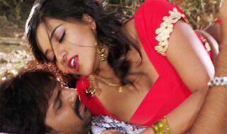 Video: भोजपुरी फिल्म की इस खूबसूरत अभिनेत्री ने अपने गाने से इंटरनेट पर मचाया धमाल