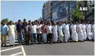 केरल में कांग्रेस के दो कार्यकर्ताओं की हत्या,  हड़ताल शुरू, सरकारी बसों पर पथराव