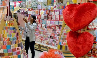 Valentine Week List 2019: Rose Day, Propose Day And Other Days of Love to Celebrate Till Valentine’s Day