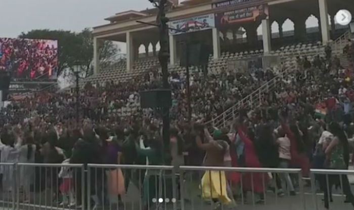 Thousands Celebrate, Dance at Wagah Border During Beating Retreat After Air Strike at Balakot Thousands Celebrate, Dance at Wagah Border During Beating Retreat After Air Strike at Balakot
