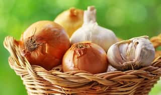 Study Finds Eating Garlic, Onions Daily May Ward Off Colon Cancer Risk