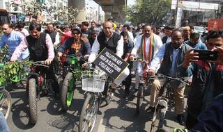 Union Minister Vijay Goel Holds Cycle Rally Against AAP Govt For Failing to Curb Air Pollution