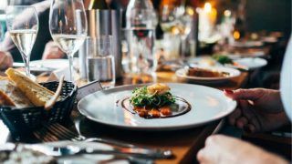 4 Ways Late Dinner Messes With Your Health