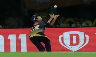 Catch of IPL 2019? Chawla Takes Breathtaking Overhead Catch to Send Raina Packing | WATCH